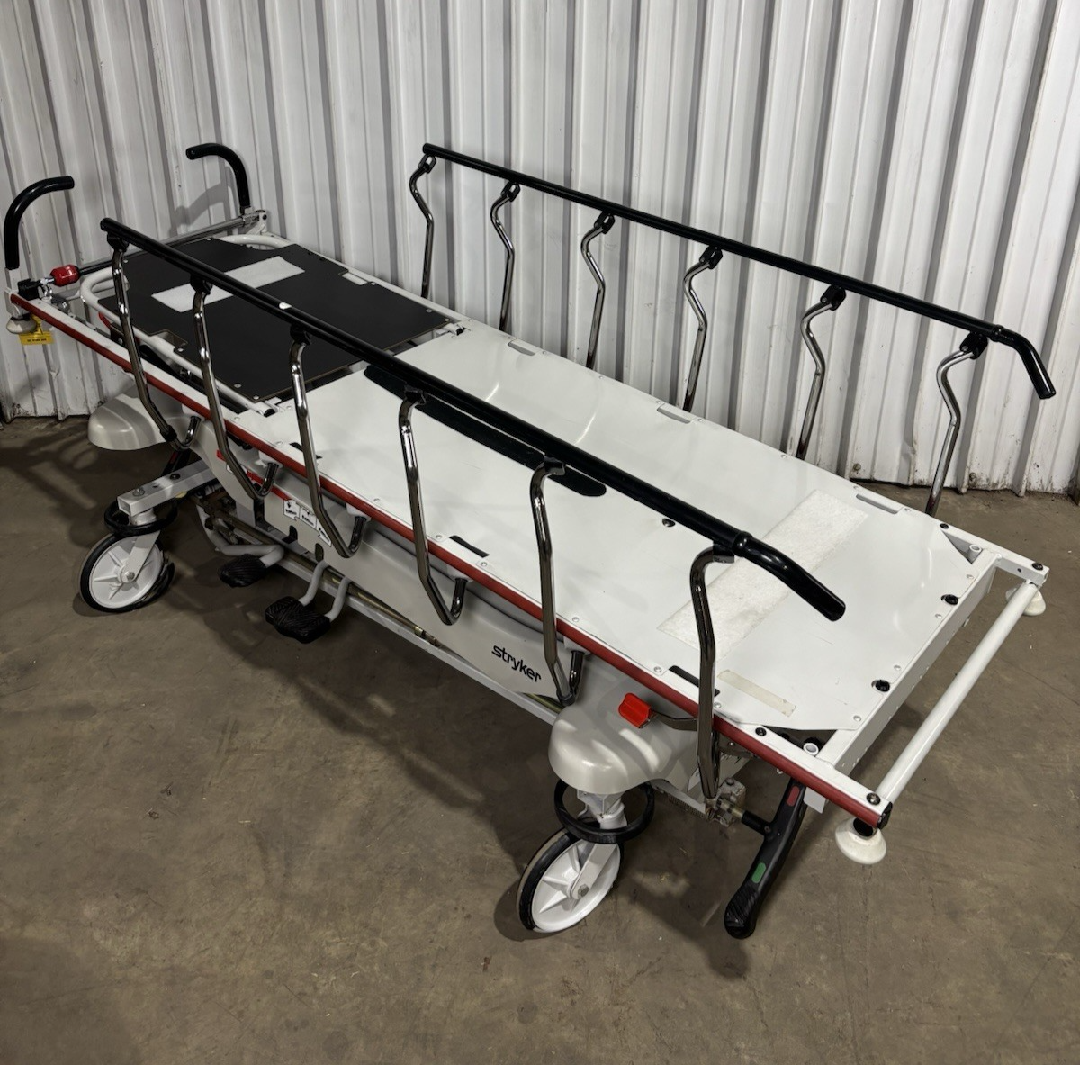 Stryker 1001 IPX2 Pedal Hydraulic Stretcher Deteriorated Rubber Wheels No Bed