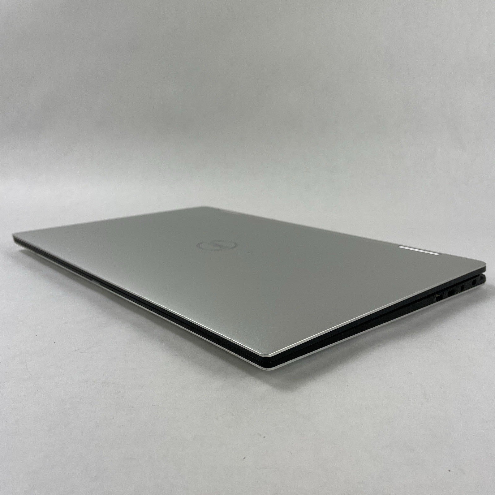Dell XPS 15 9575 2-in-1 15.6" i5-8305G 2.80 GHz 8 GB RAM No SSD/OS/AC/Battery11