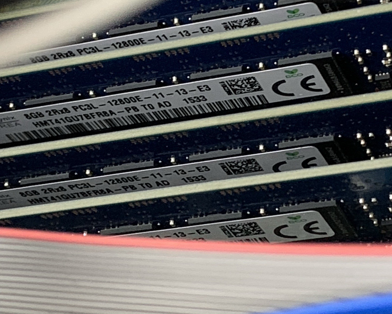 Dell PowerEdge T110 II Tower Xeon E3-1230 3.3 GHz 3 GB RAM No OS No HDD