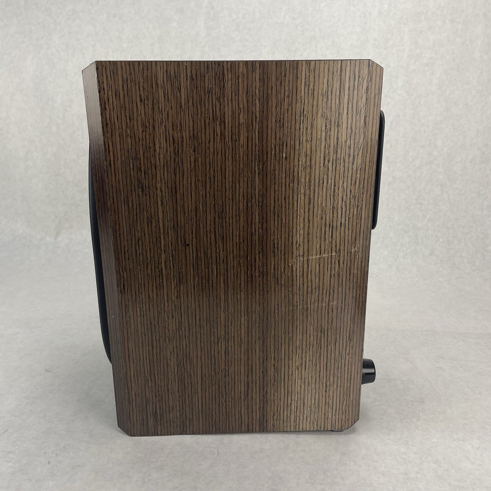 Single Polk Audio RTi28 Speaker w/ Wall Mount6