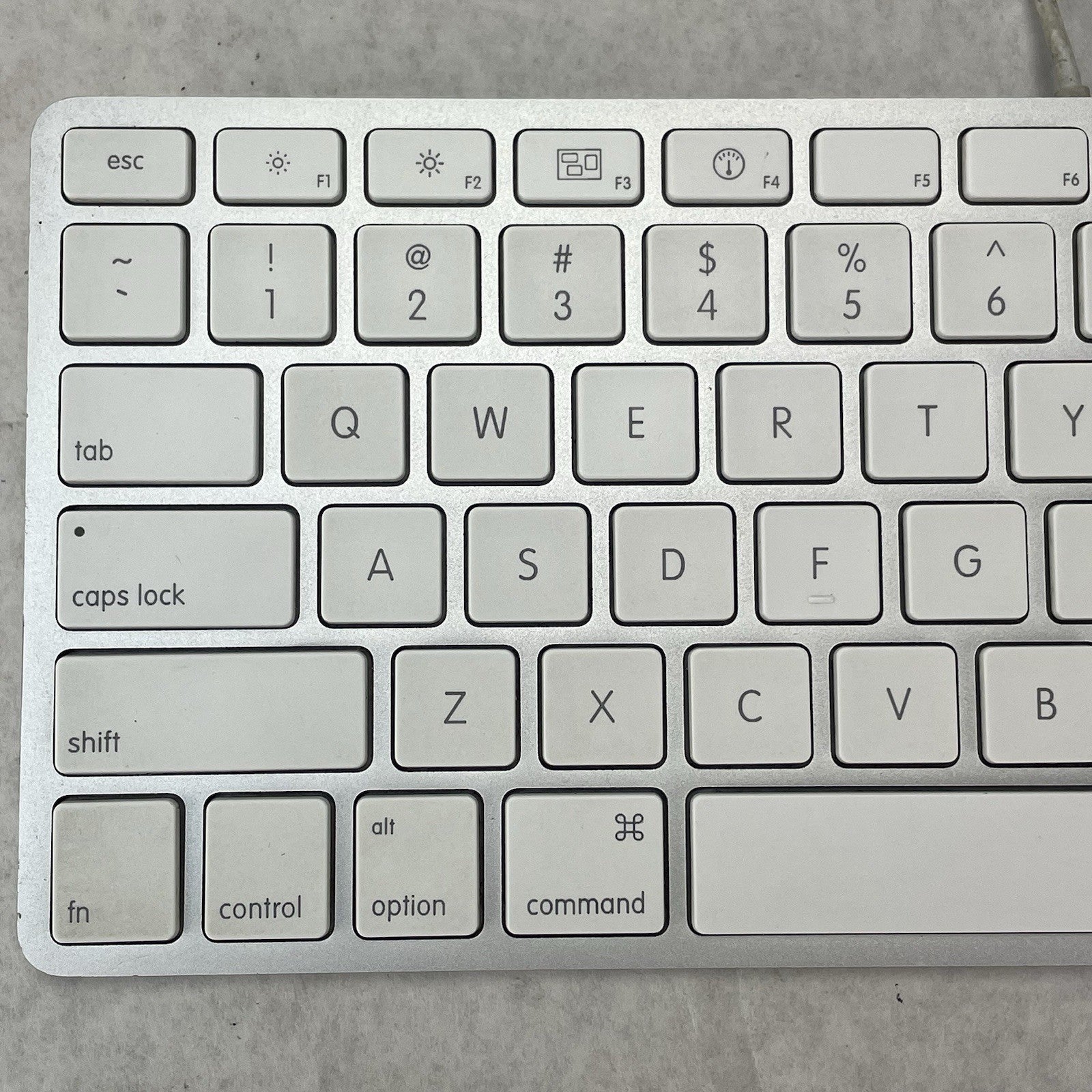 Apple A1242 Wired Keyboard English2
