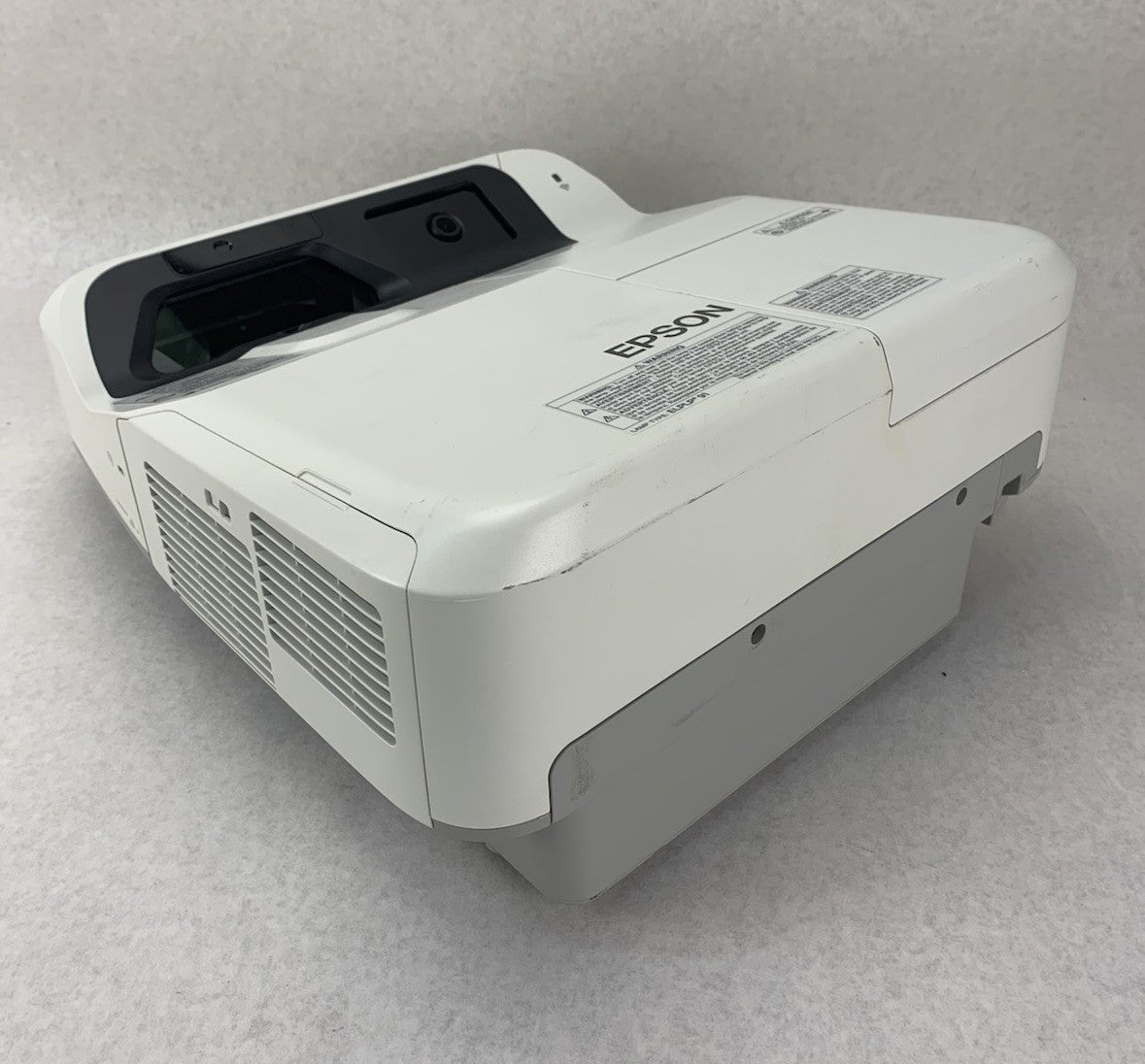 Epson PowerLite 695Wi H740A LCD Lamp Projector 26 Lamp Hours - No Remote0