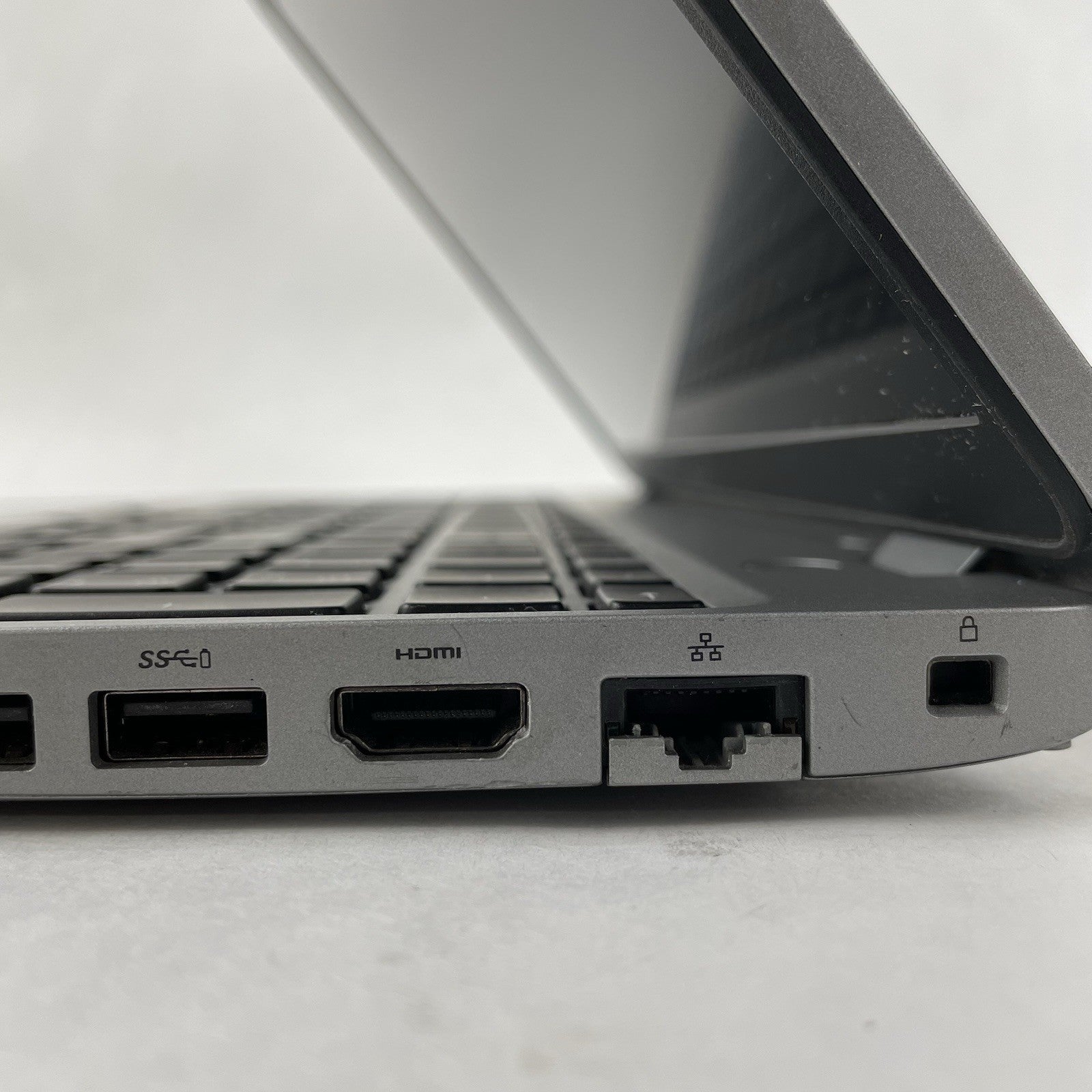 Dell Latitude 5510 15.6" i5-10210U 1.60 GHz 8 GB RAM No SSD/OS/AC - Worn READ9