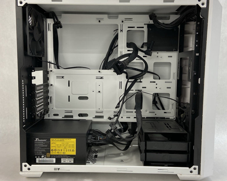 Cooler Master MasterBox 5 ATX Mid Tower Computer Case Seasonic SS-520GM 520W PSU