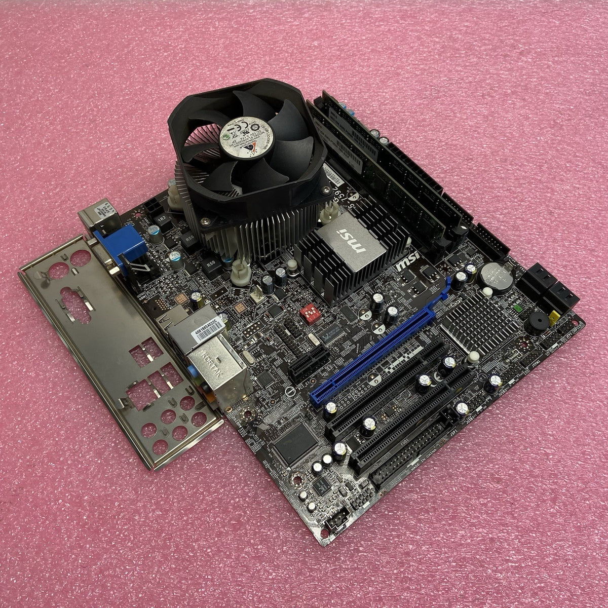 MSI G41M-P33 Motherboard Intel Core 2 Quad Q300 2.5GHz 4GB RAM w/IO Shield0
