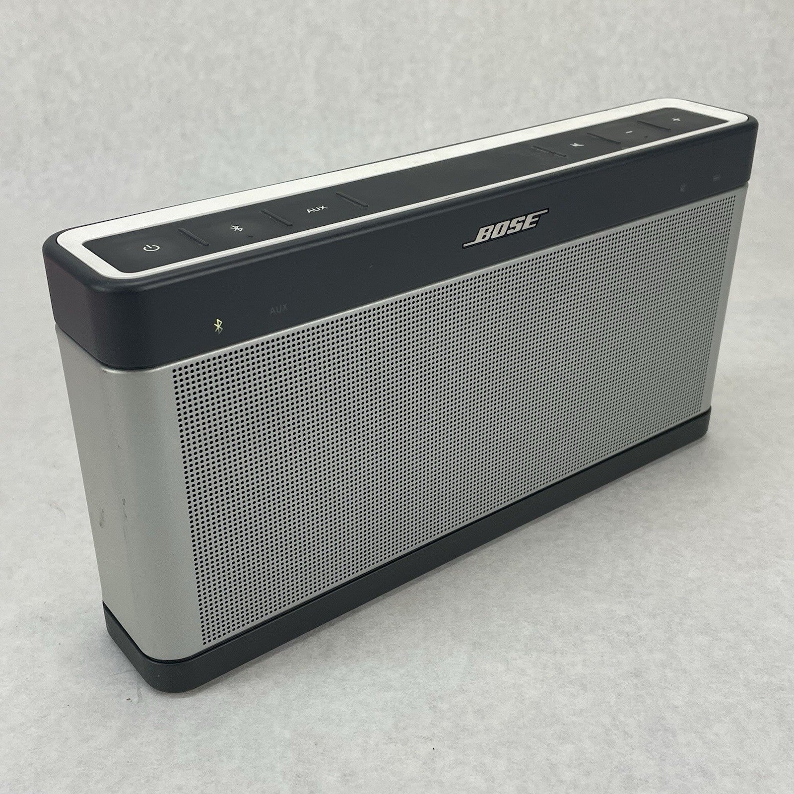 Bose Sound Link iii MODEL 414255 Bluetooth Speaker and Power Cord0