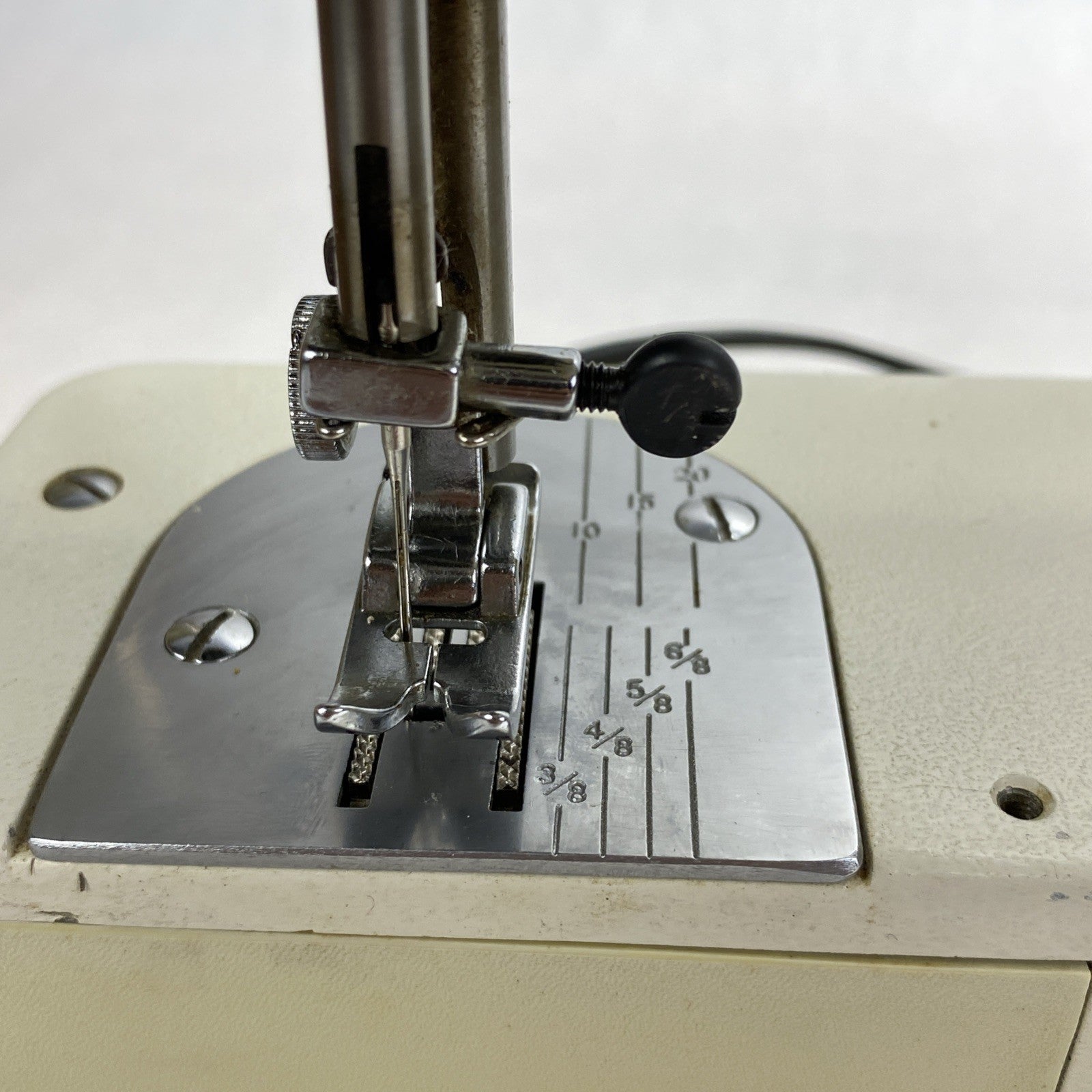 Vintage Janome New Home Model 640 Sewing Machine - Pedal and Manual With Case15