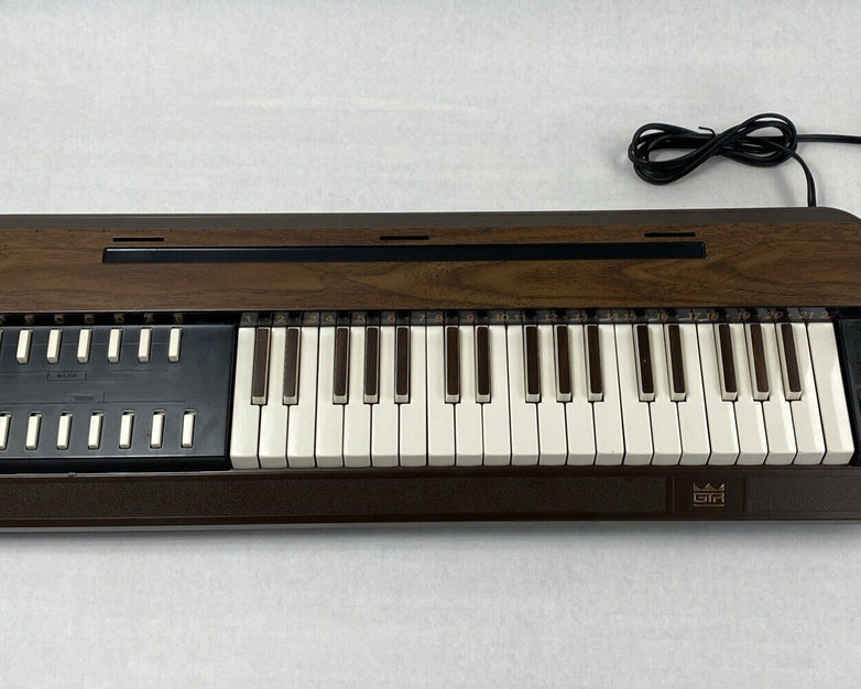 Vintage GTR 3751 16 Chord 3 Octave Electric Organ
