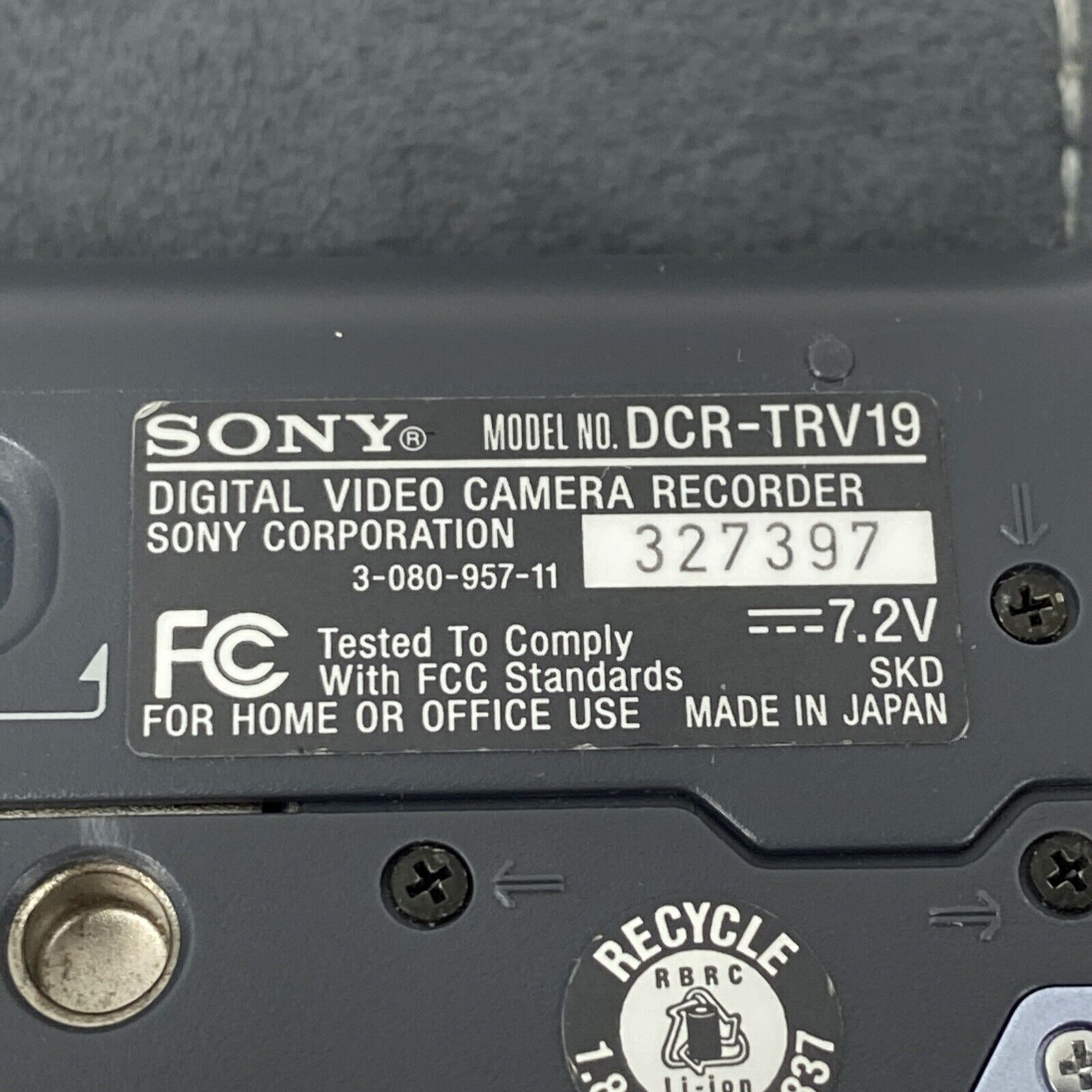 Sony DCR-TRV19 Digital Video Camera Recorder w/ One Battery