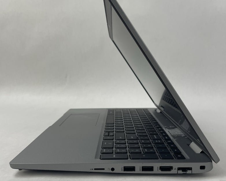 Dell Latitude 5520 15.6" i5-1135G7 2.40 GHz 8 GB RAM No SSD/OS/AC - Bad C-Port