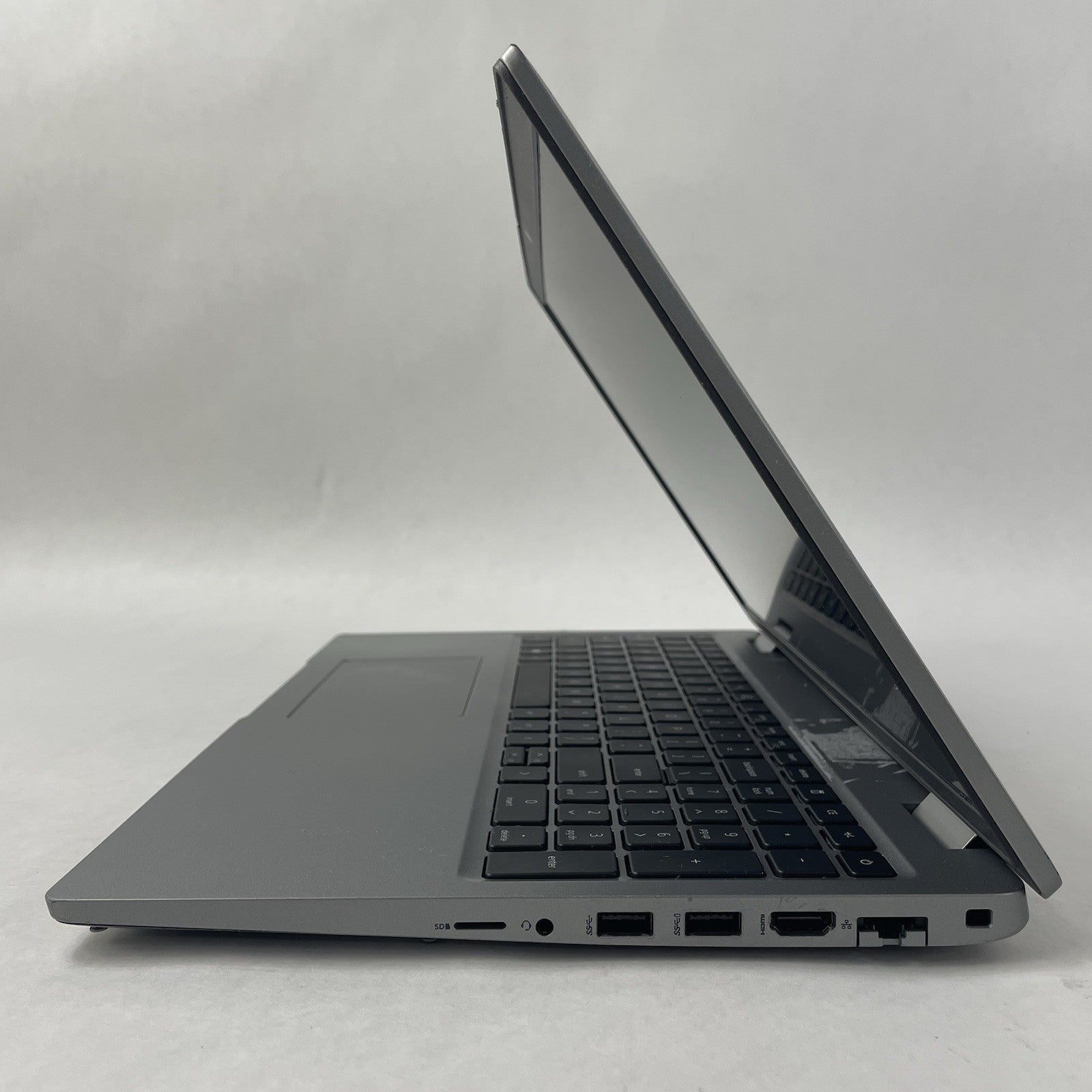 Dell Latitude 5520 15.6" i5-1135G7 2.40 GHz 8 GB RAM No SSD/OS/AC - Bad C-Port6