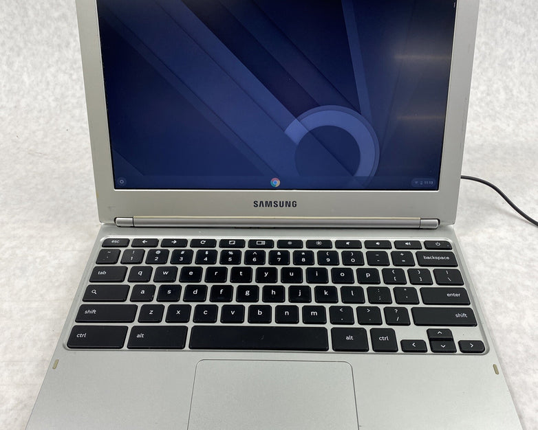 Samsung Chromebook XE303C12 16GB eMMC 1.7GHz 2GB DDR3L 0.3MP webcam 46% BATTERY