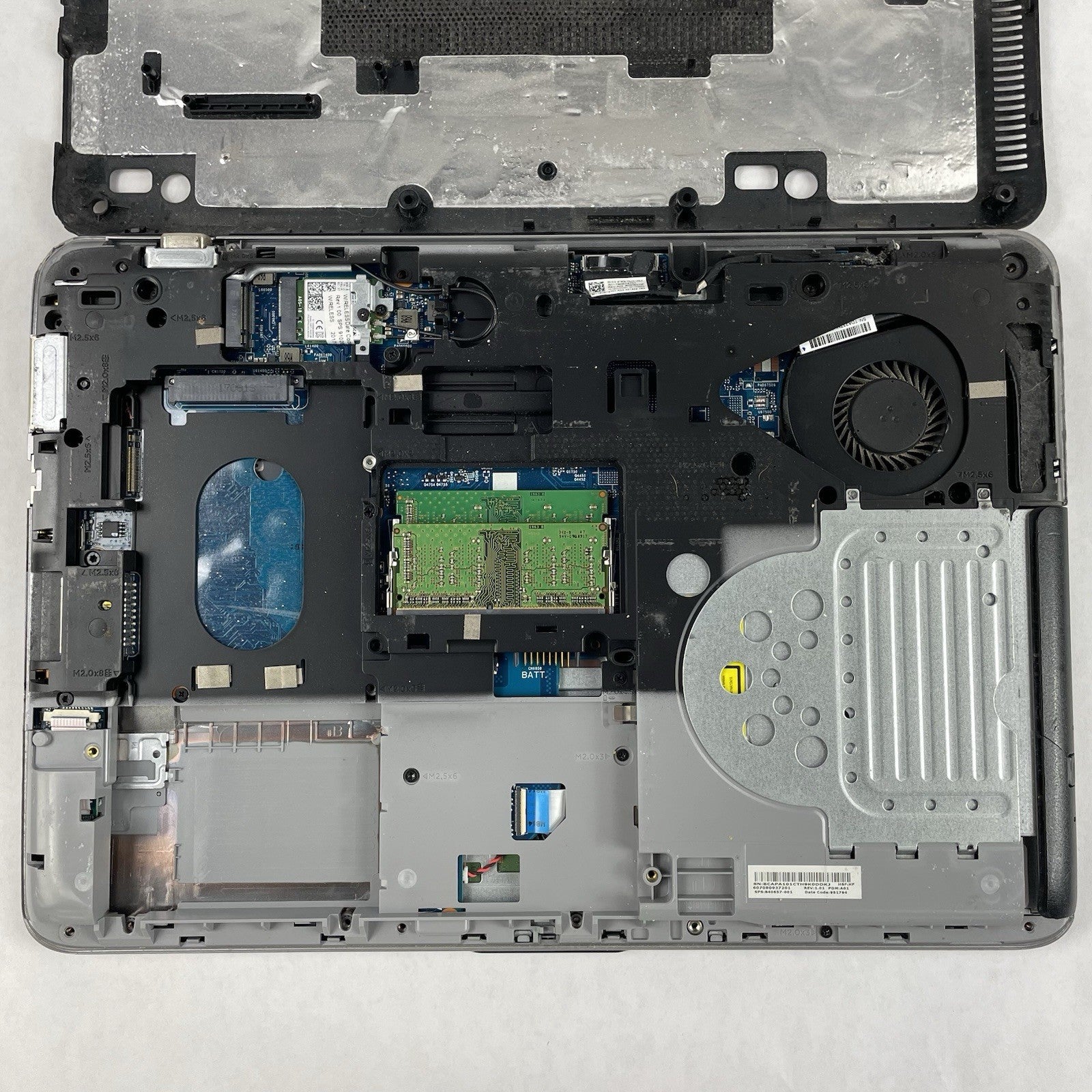 HP ProBook 640 G3 14" i5-7200U 2.50 GHz 8 GB RAM No SSD/OS/AC/Batt - Bad Corner17