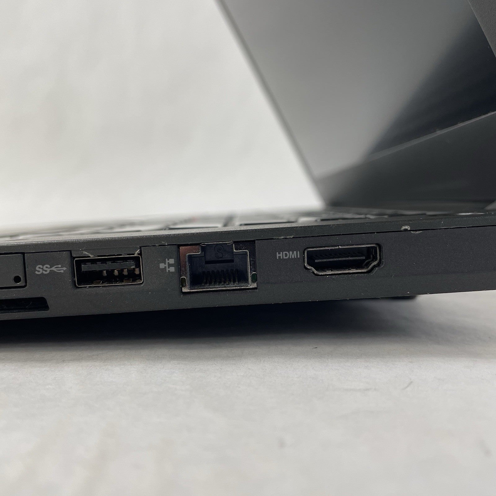 Lenovo ThinkPad T460 14" i5-6300U 2.40 GHz 8 GB RAM No HDD/OS - Bad Bottom7