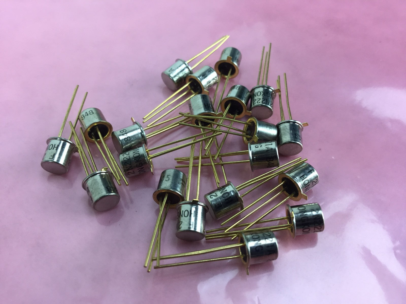 NEW Fairchild 2N2221A Bipolar Transistors - BJT, TO-18, Lot of 20