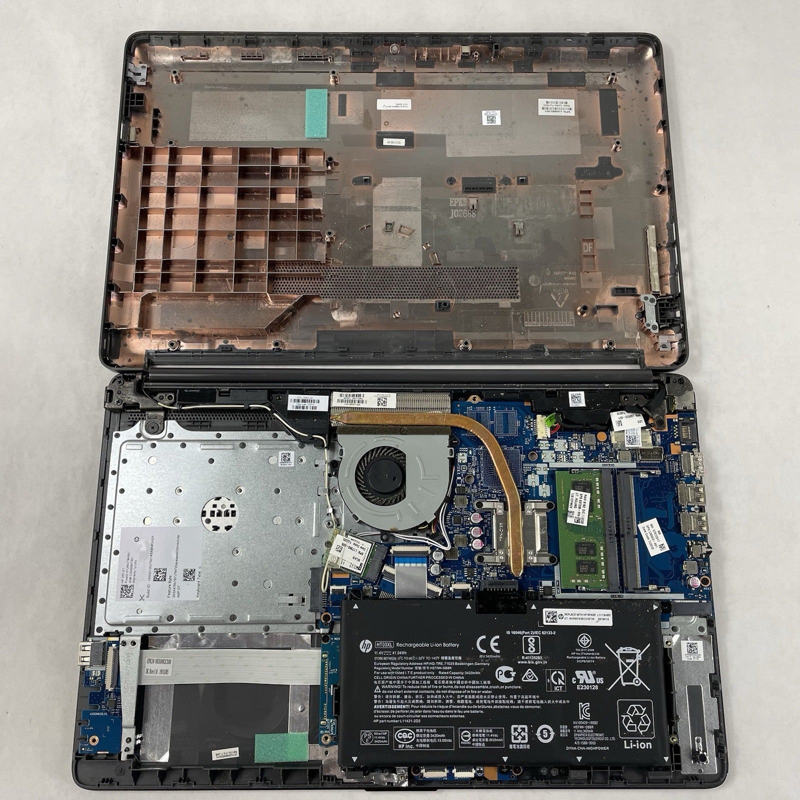 HP 255 G7 15.6" Ryzen 3 2200U 2.50 GHz 8 GB RAM No SSD/OS/AC - READ17