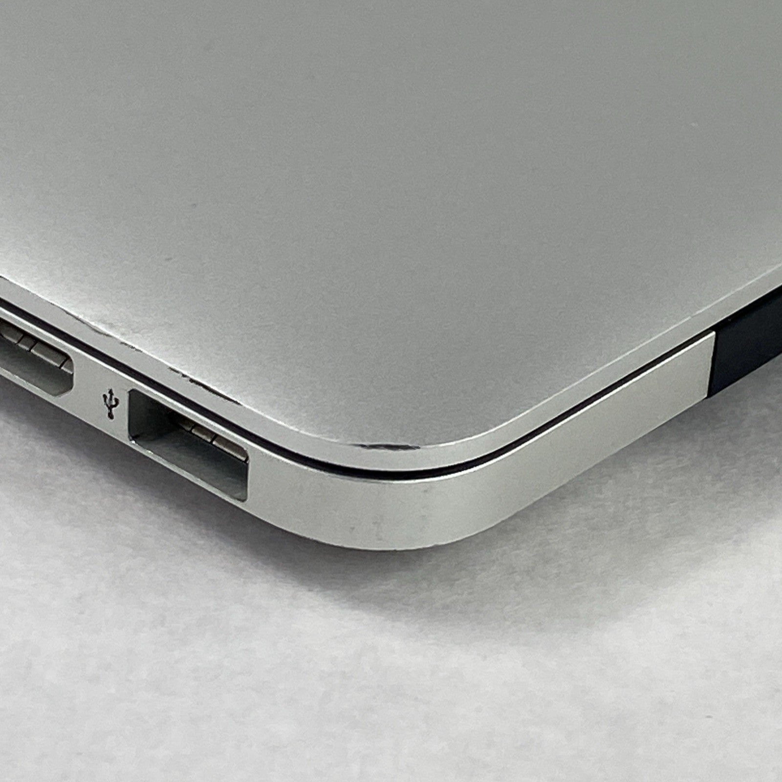 Apple MacBook Pro A1502 2015 Retina 13" 2.7GHz i5 8GB RAM 120GB SSD os12.7.6