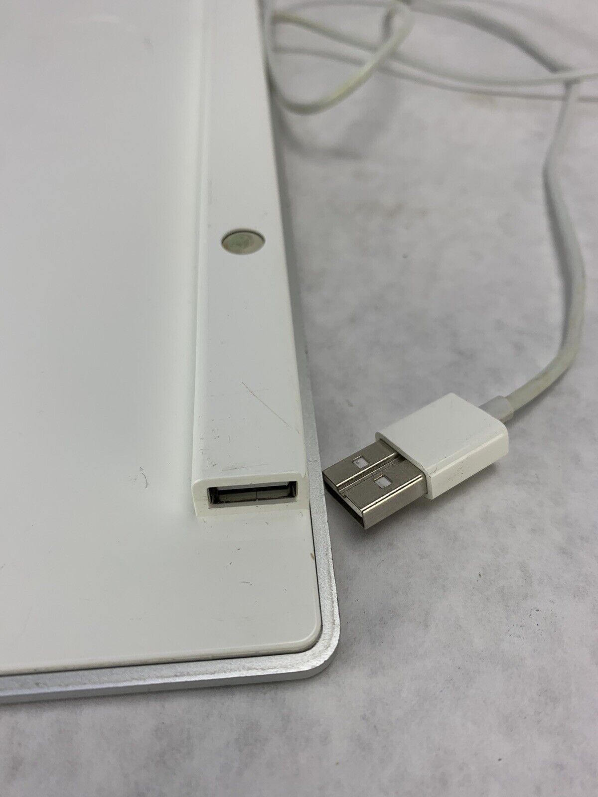 Apple Mac Keyboard Genuine A1243 USB Ultra Thin Aluminum Keypad Used