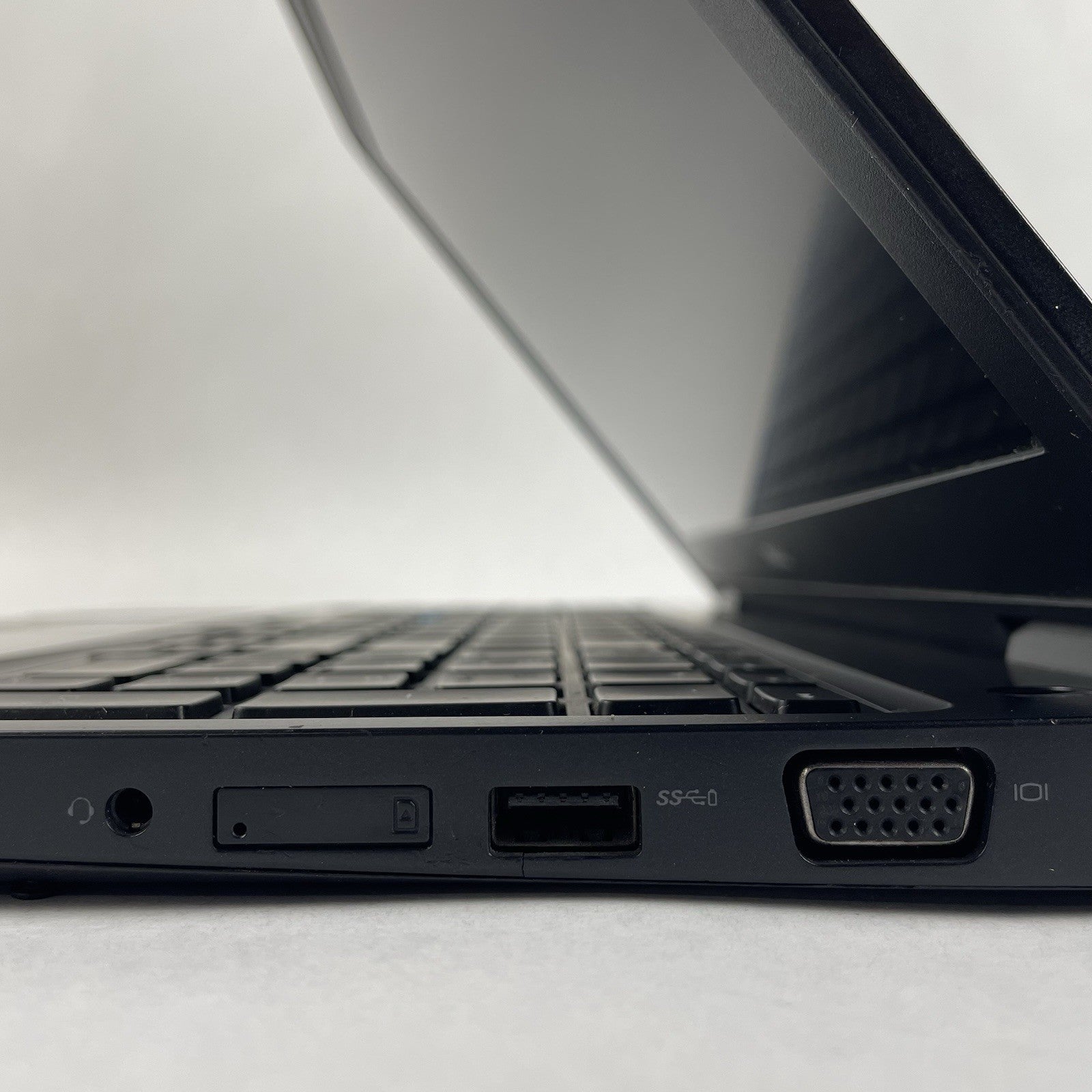 Dell Latitude 5580 15.6" i5-7300U 2.60 GHz 8 GB RAM No SSD/OS/AC9
