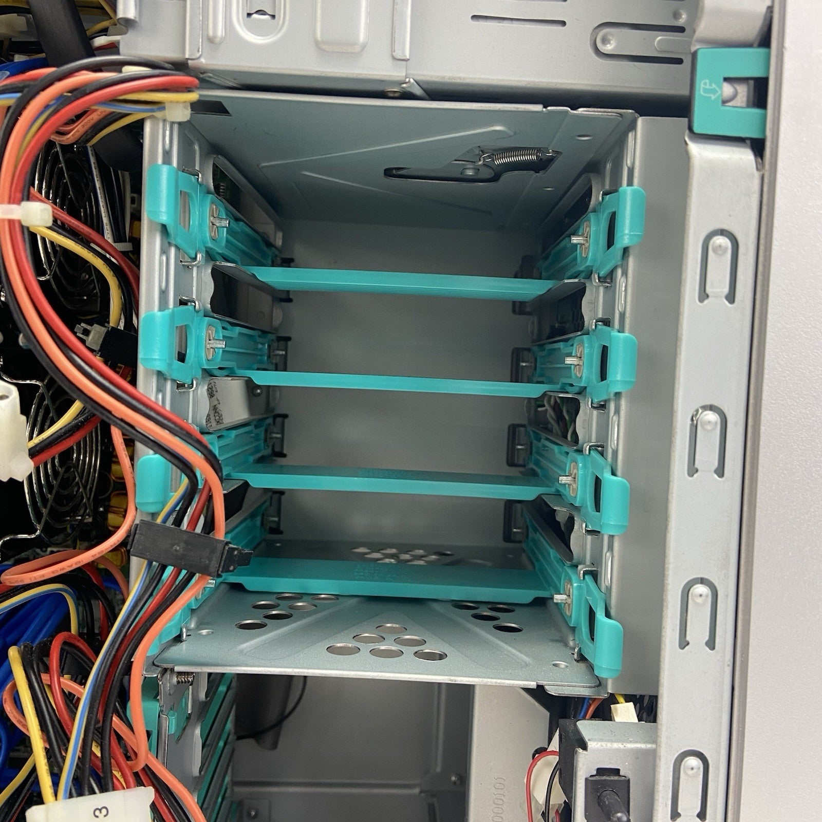 HP Workstation xw8200 MT 2x Intel Xeon 3.2GHz 3GB RAM No HDD No OS Quadro NVS 2812
