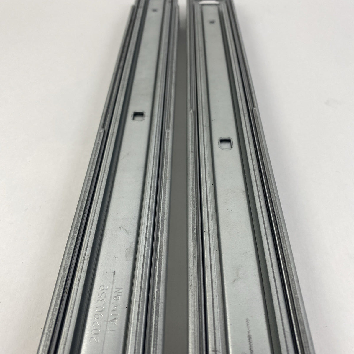 Sliding Rails 28437-001 w/ 714511-001 Right and Left Server Rails No Hardware10