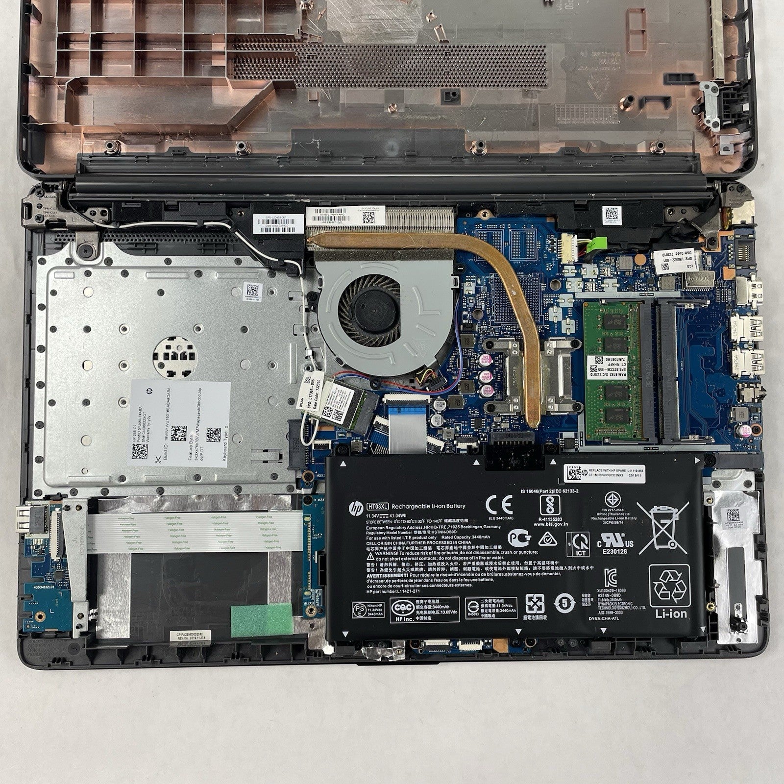 HP 255 G7 15.6" Ryzen 3 2200U 2.50 GHz 8 GB RAM No SSD/OS/AC - Scratched16