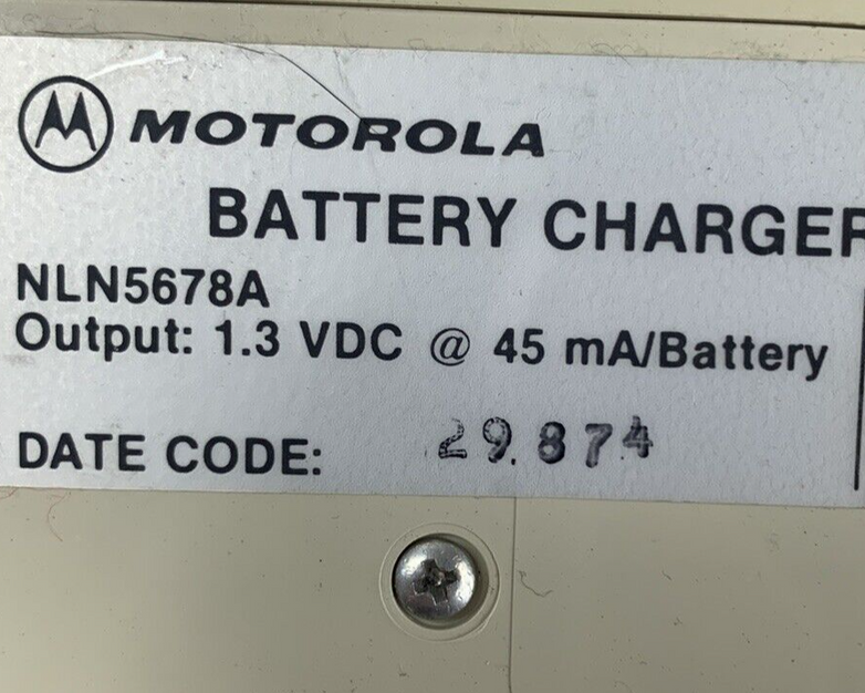 Motorola NLN5678A Battery Charger  and AC Adapter 120V 60Hz 4W