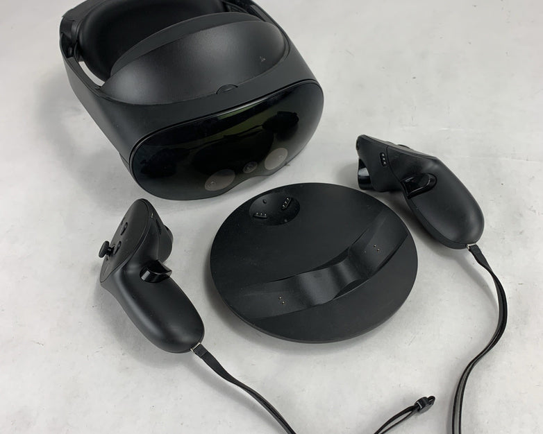 Meta Quest Pro VR Headset Bundle Dock and Controllers DK94EC - No AC Adapter