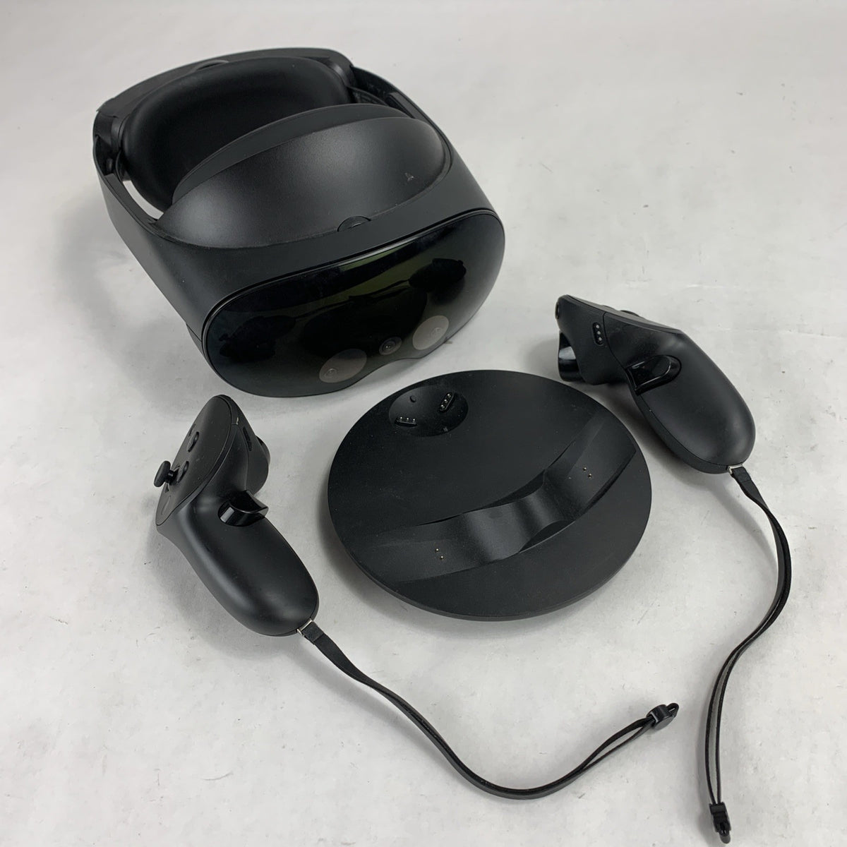 Meta Quest Pro VR Headset Bundle Dock and Controllers DK94EC - No AC Adapter0