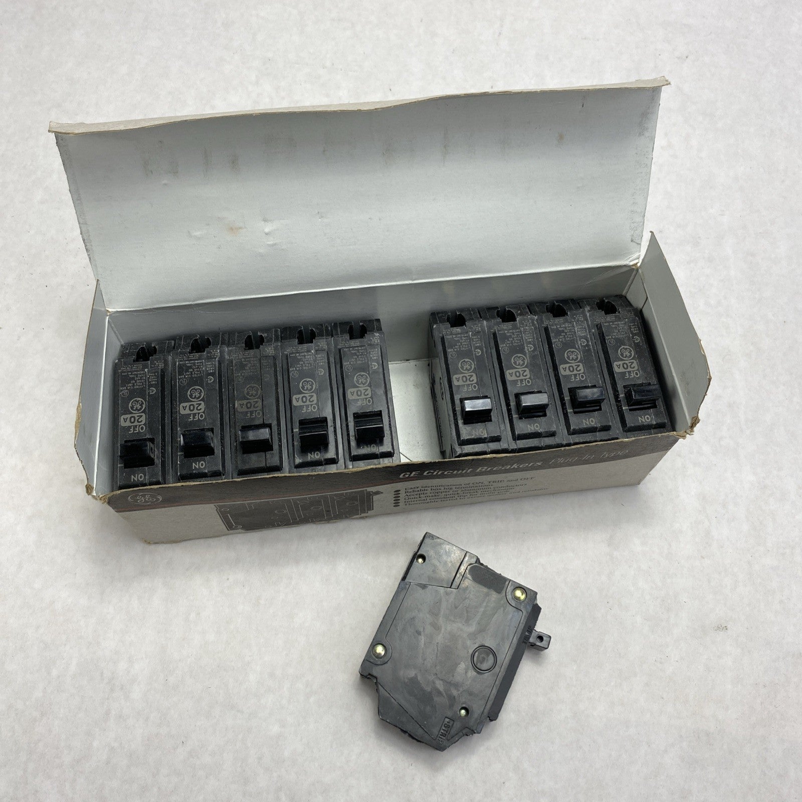 General Electric Model C THQL1120 20A Plug In Circuit Breaker Box Of 105