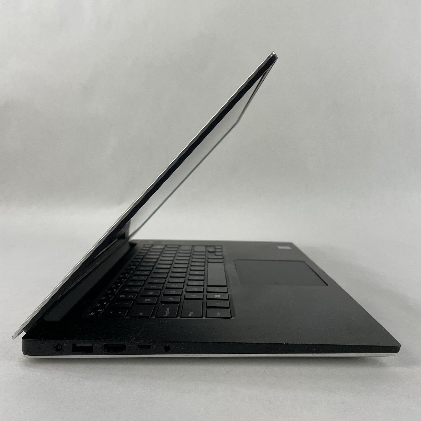 Dell Precision 5530 15.6" i9-8950HK 2.90 GHz 32 GB RAM No SSD/OS/AC7