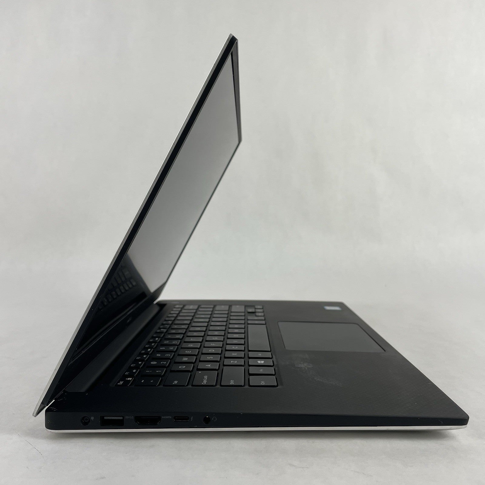 Dell XPS 15 9570 15.6" i5-8300H 2.30 GHz 8 GB RAM No SSD/OS/AC - Bent Bottom8