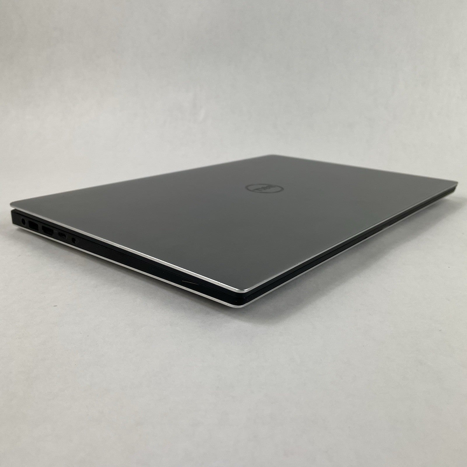 Dell Precision 5510 15.6" i7-6820HQ 2.70 GHz 8 GB RAM No SSD/OS/AC/Battery9