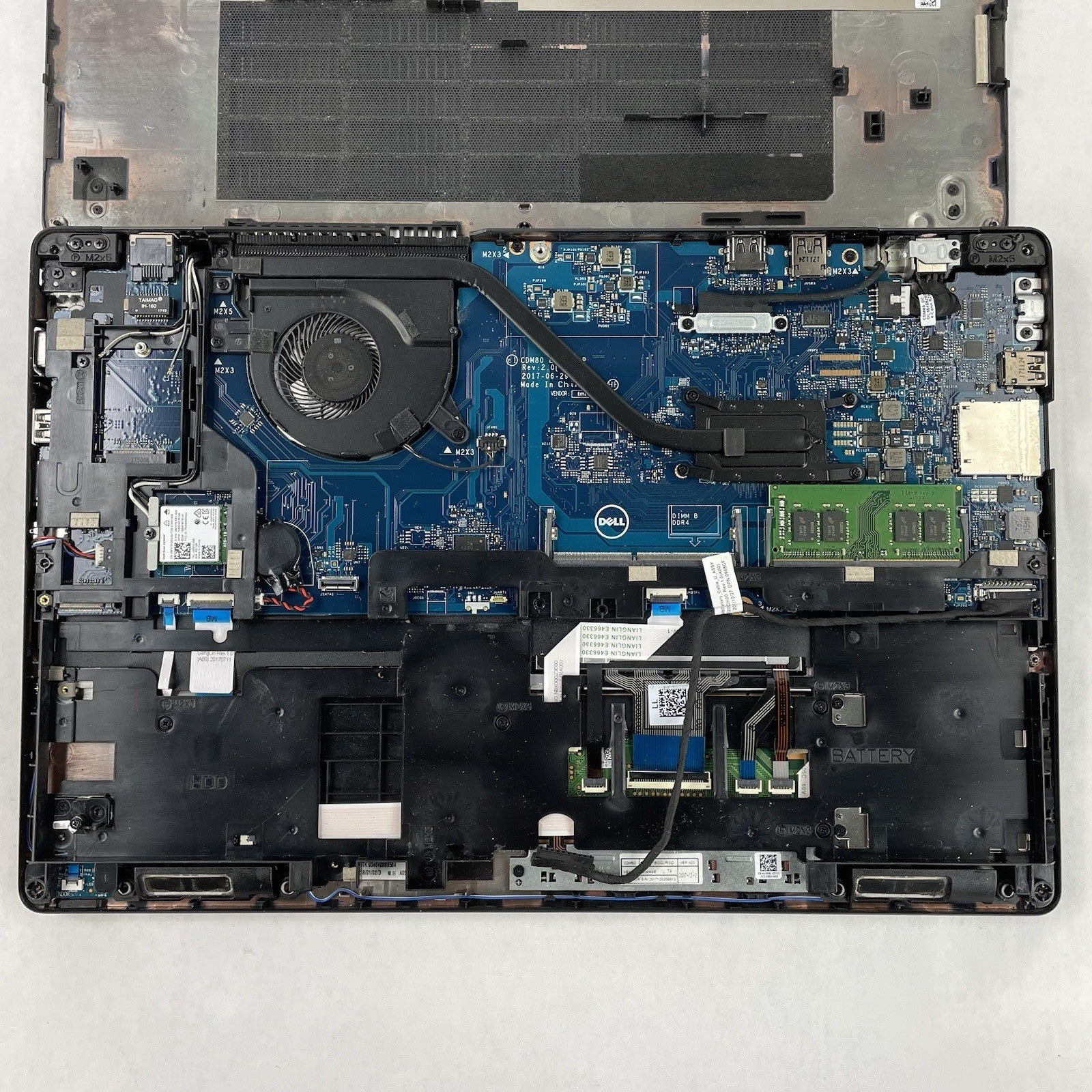 Dell Latitude 5580 15.6" i5-7300U 2.6 GHz 8 GB RAM No SSD/OS/AC - Bad Back Edge21