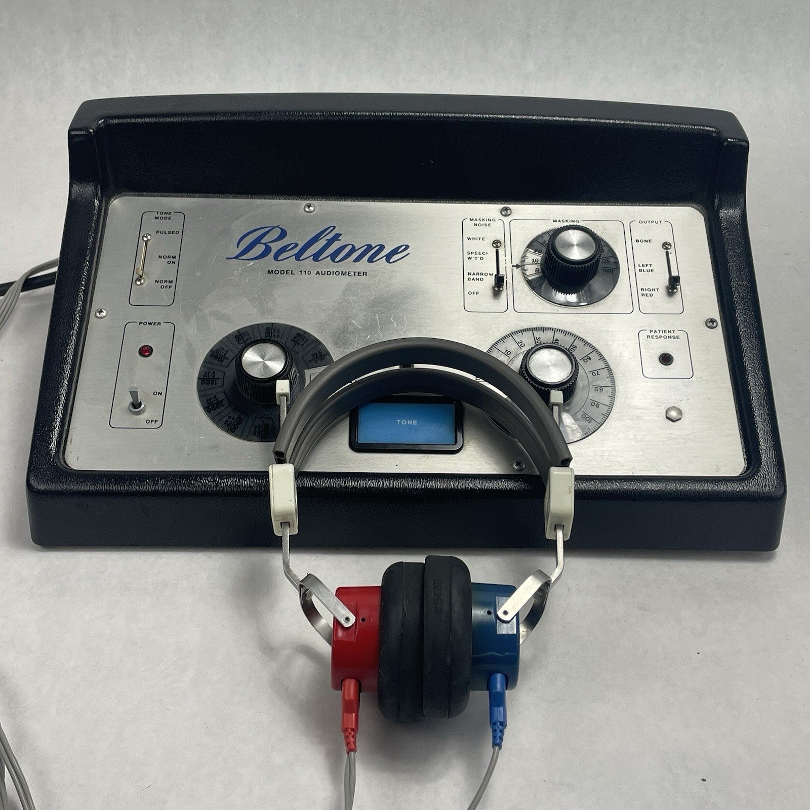 Beltone Model 110 Audiometer w/ Headphones1