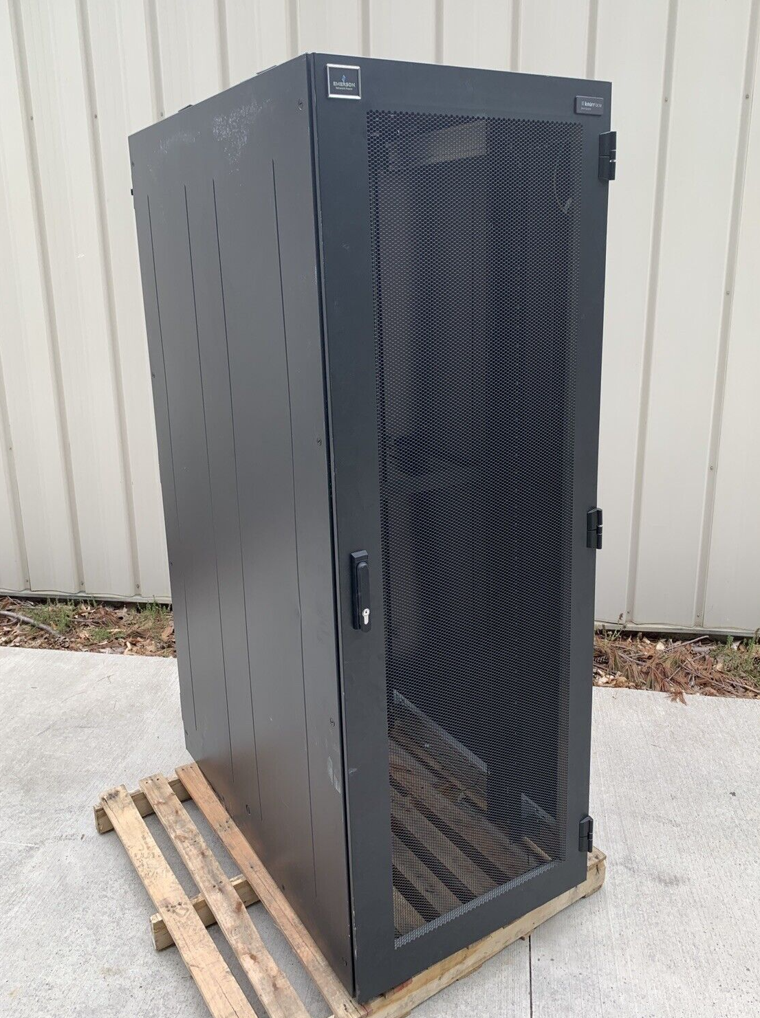 Emerson Knurr DCM Server Rack 42U 78"-48"-28"