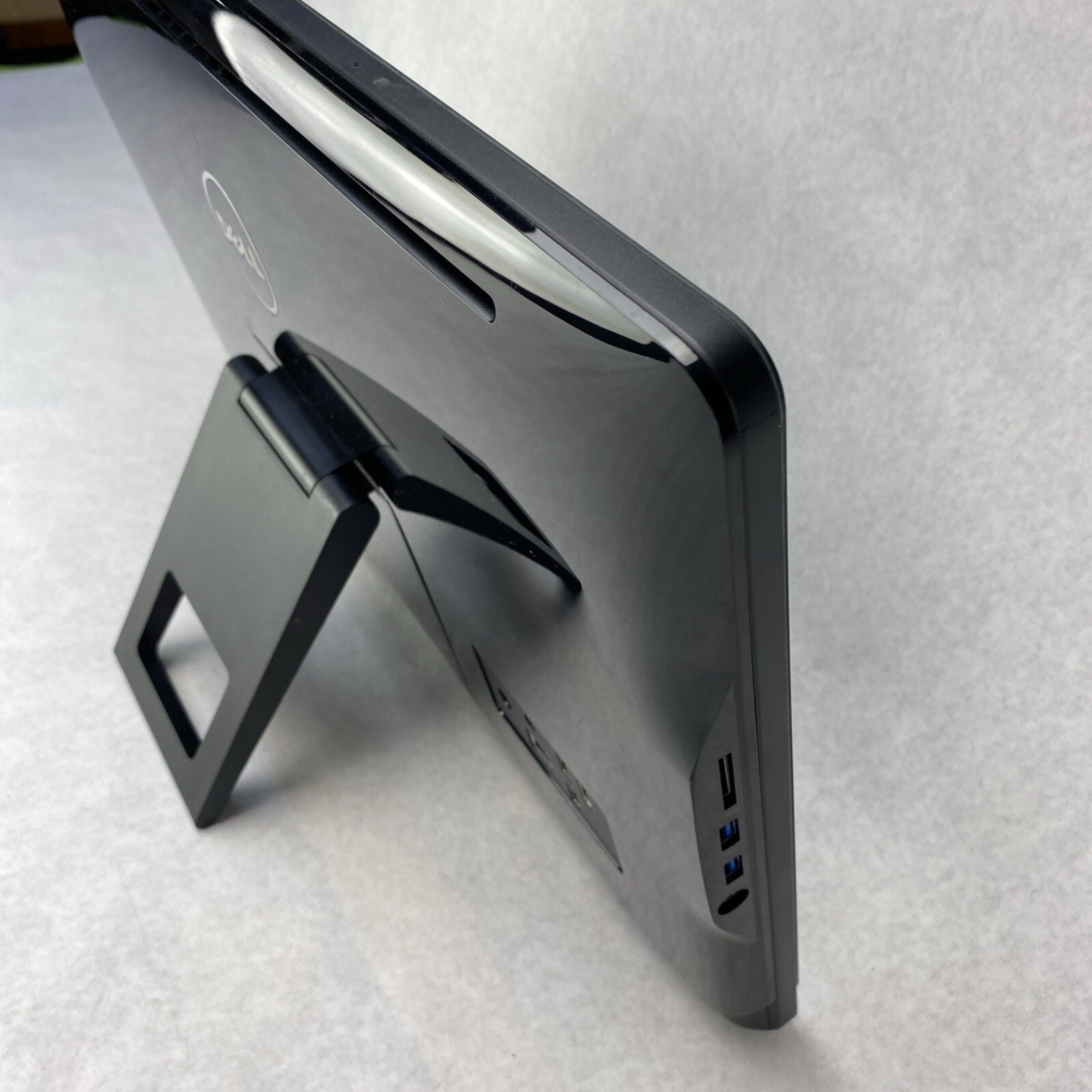 Dell Inspiron 22-3265 21.5" Touch  AIO AMD E2-7110 1.80GHz 4GB RAM No HDD OS