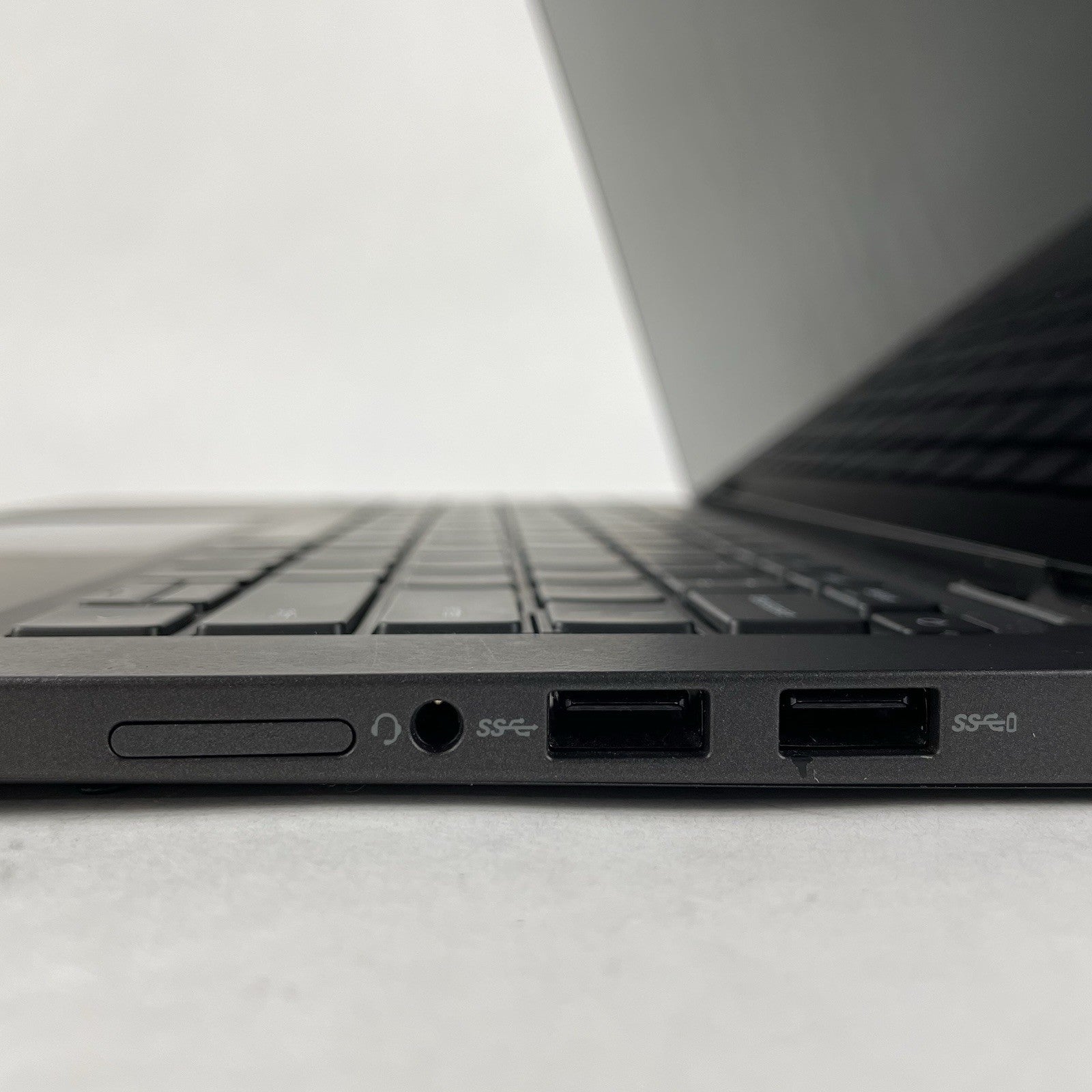 Dell Latitude 7410 14" i7-10610U 1.80 GHz 16 GB RAM No SSD/OS/AC/Batt- Scratches8