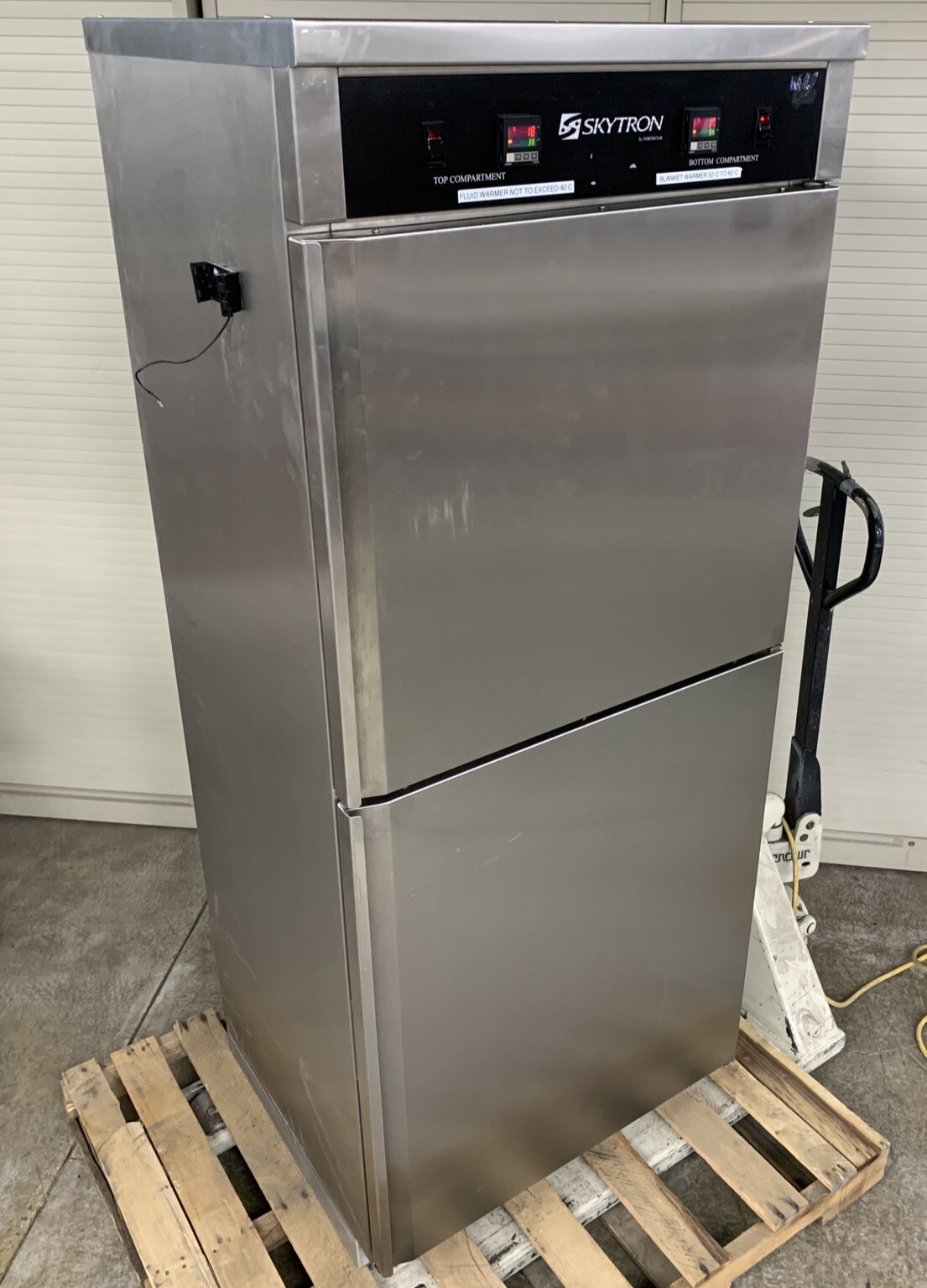 Skytron SS2207N Warming Cabinet Job #NB88-2 Powers and Warms