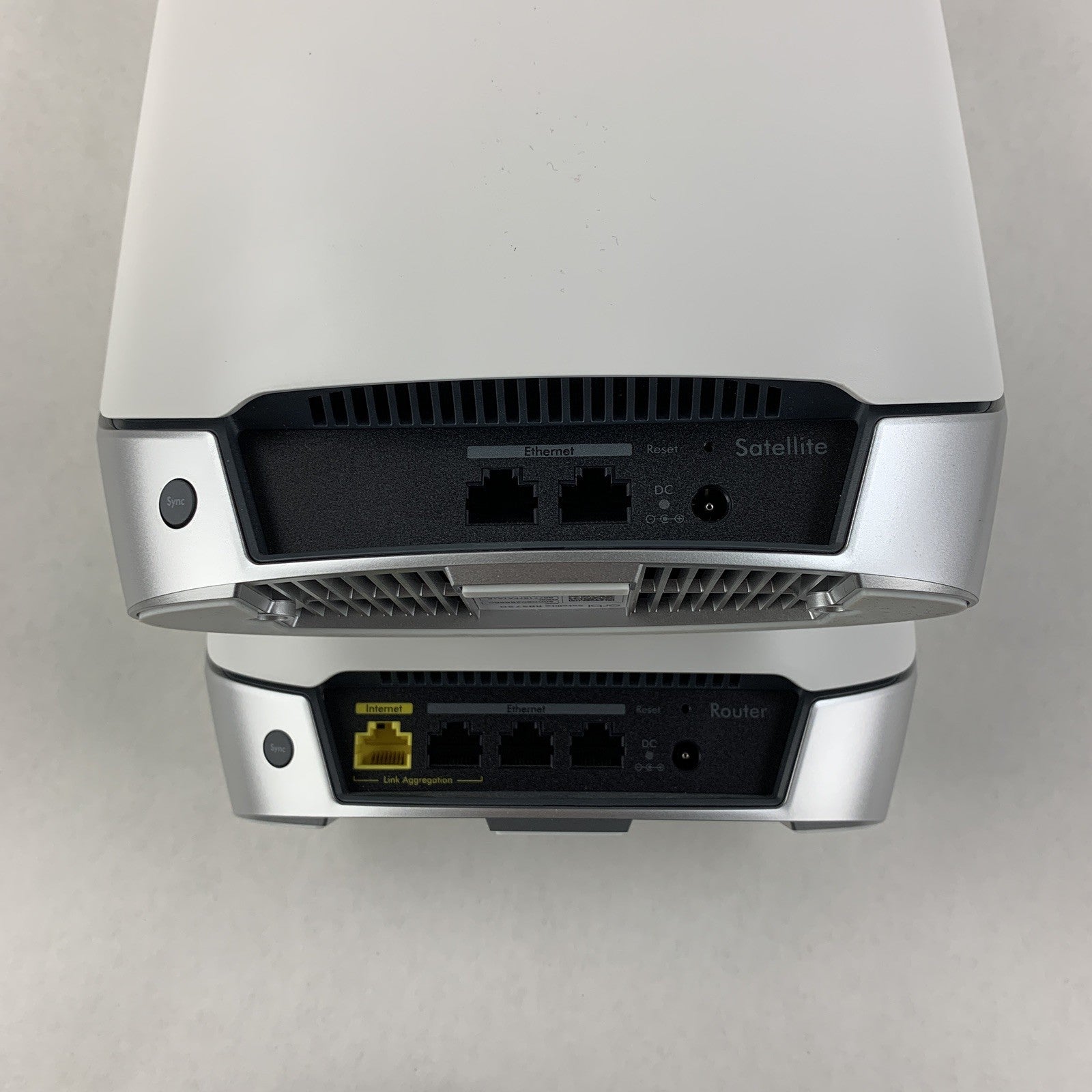 Netgear AX4200 RBK752 Tri-Band Mesh Wi-Fi 6 System White Satellite Router Combo