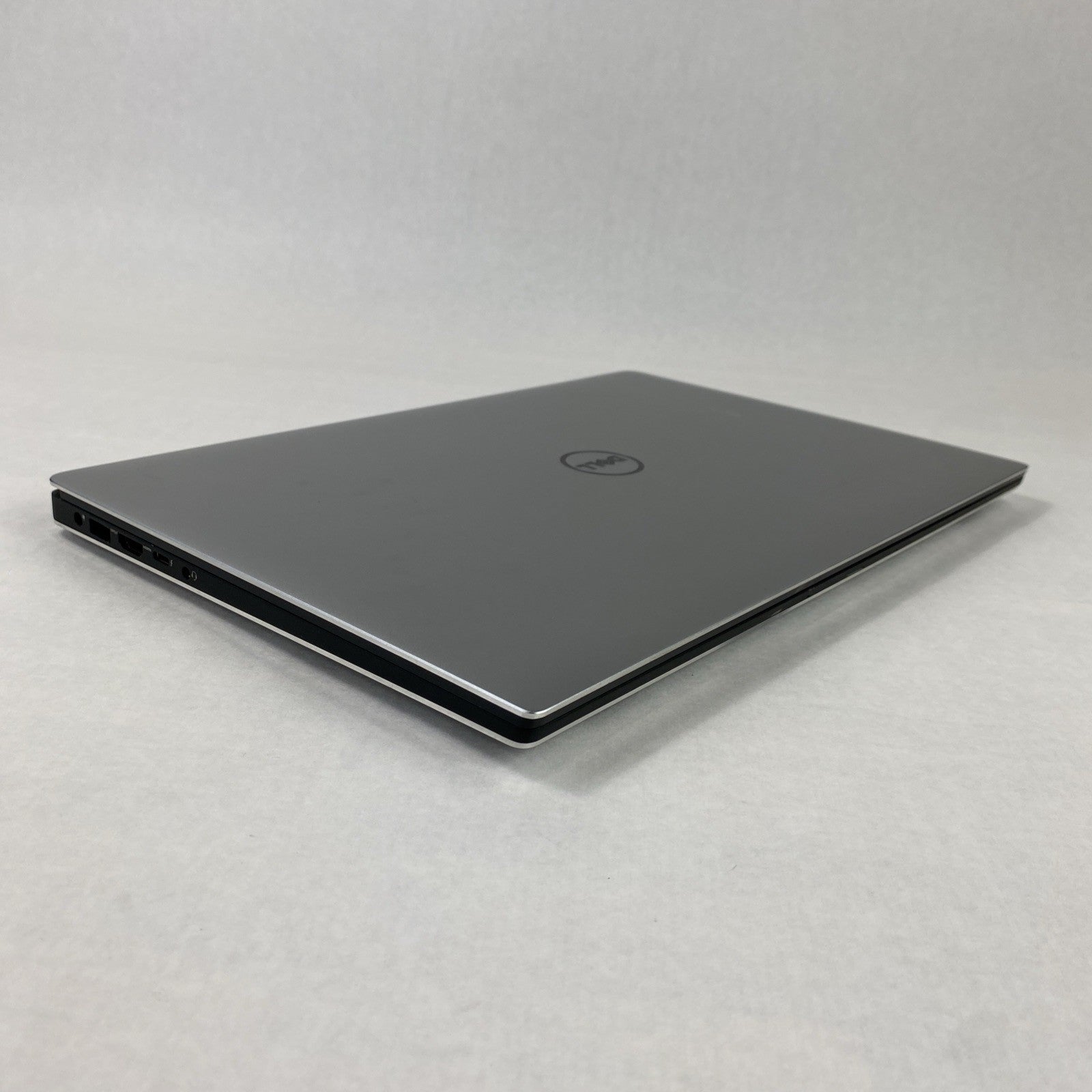 Dell Precision 5510 Intel Core i7-6820HQ 2.70 GHz 8 GB RAM 15.6" No HDD No OS