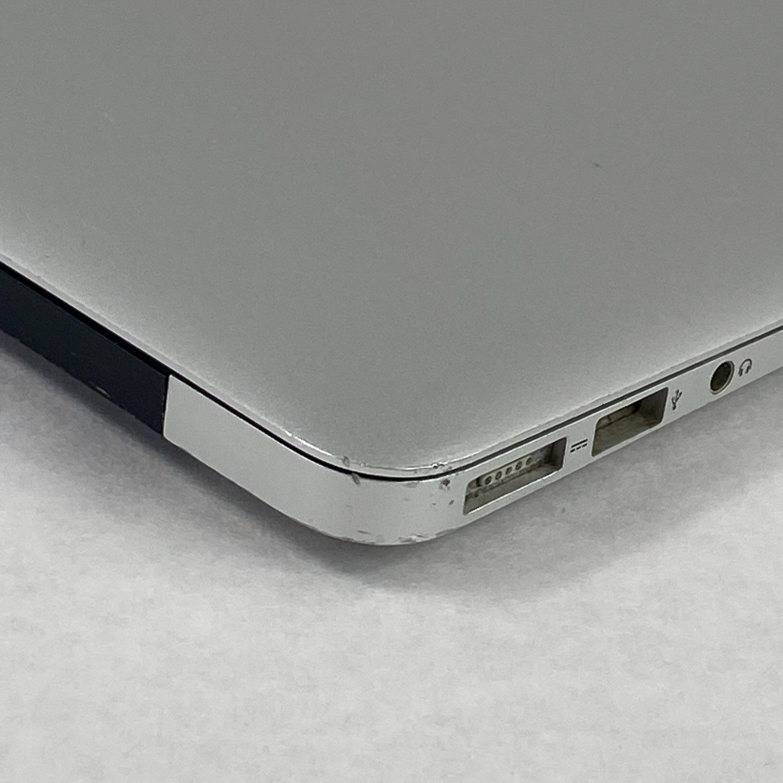 Apple MacBook Air A1465 2015 11" 1.6Ghz i5 4GB RAM 120GB SSD os11.7.1 706 Cycles