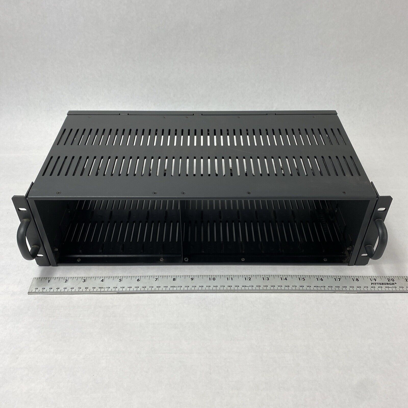Pelco RK5000PS-3U Rack Mount Chassis For Fiber Optic And UTP Modules