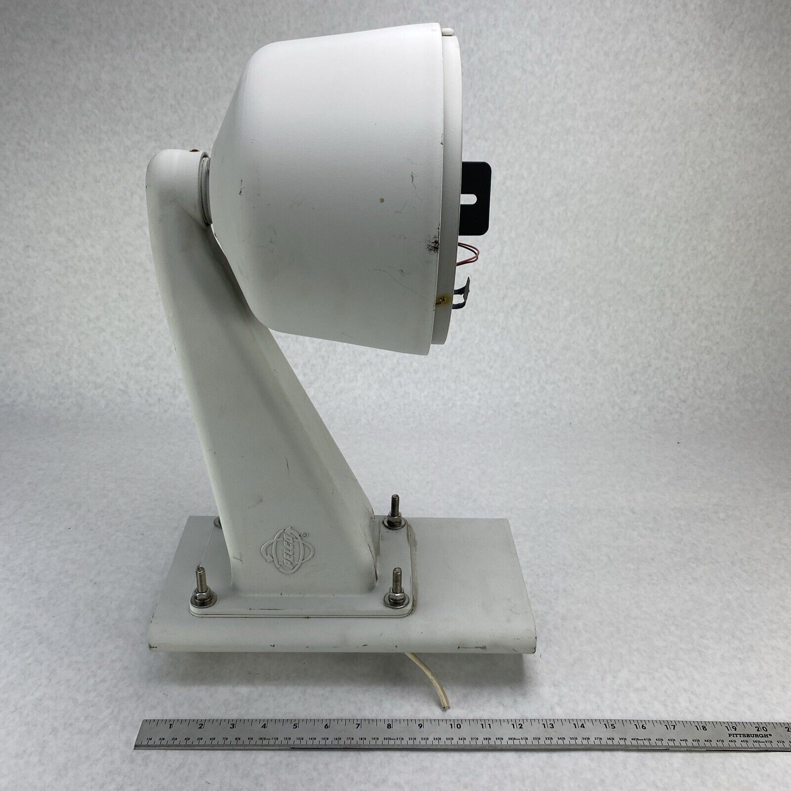 Pelco DF5-PG-E1 Fixed Mount Outdoor Pendant No Camera w/ Wall Mount PA-402