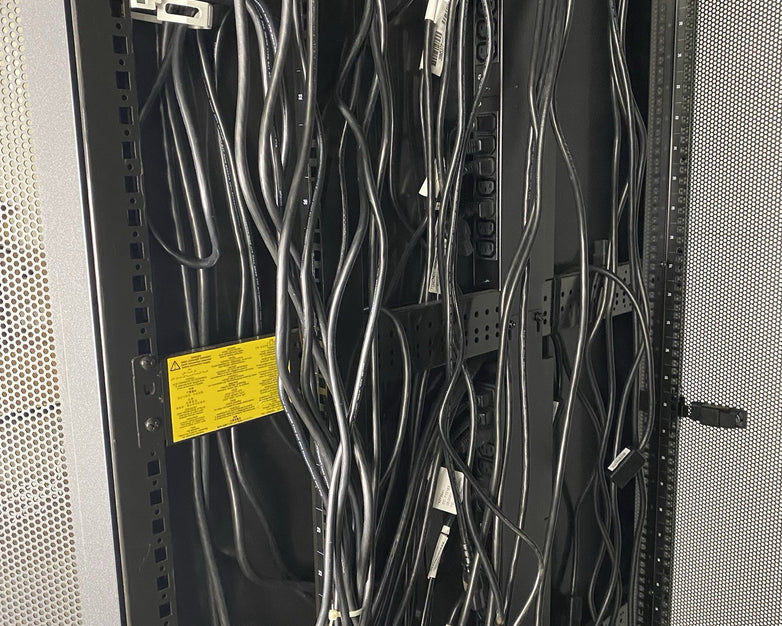 IBM 9307-4RX 1S 42U Server Rack Cabinet 39M6738 w/ Power Distribution Units