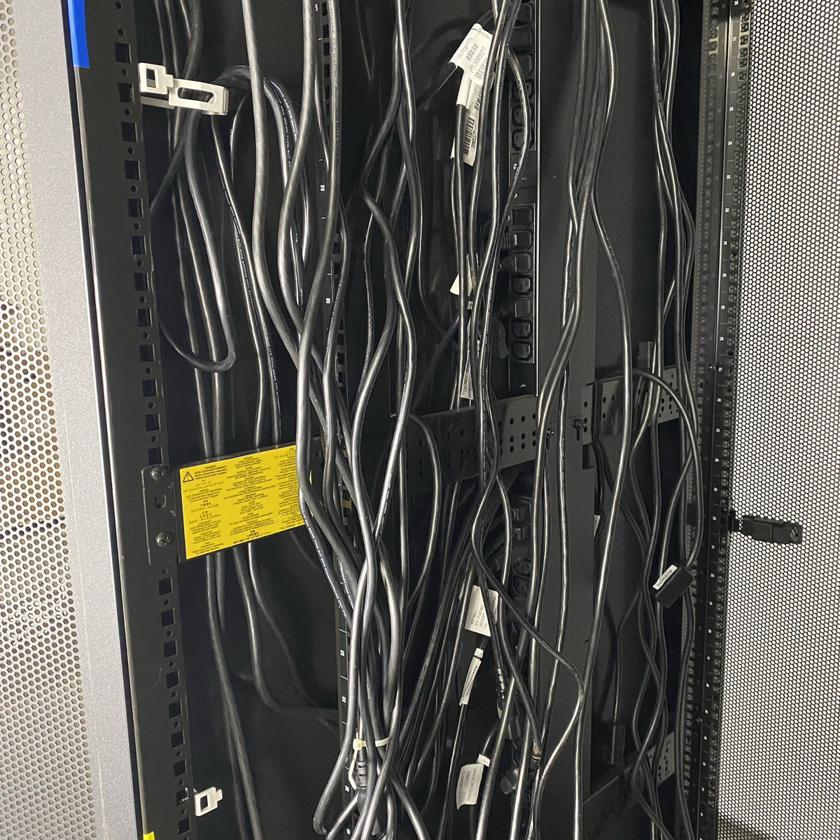 IBM 9307-4RX 1S 42U Server Rack Cabinet 39M6738 w/ Power Distribution Units9
