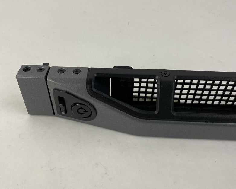 Dell 100-562-803 EMC2 Server Front Bezel - w/ Key