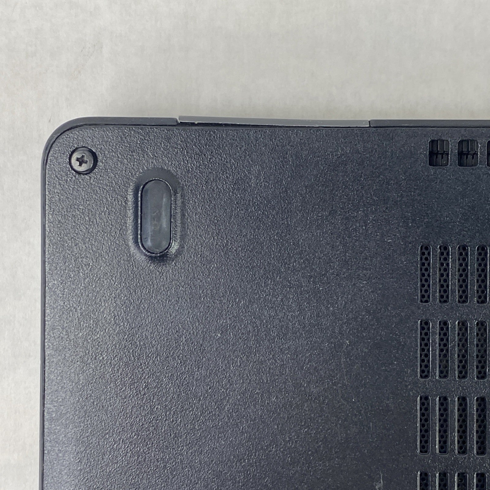 Dell Latitude 5580 Intel Core i5-7300U 2.60 GHz 8 GB RAM 15.6" No HDD No OS