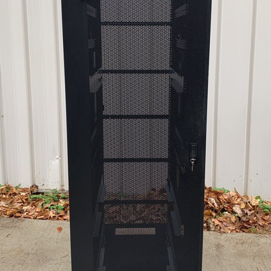 IBM NetBAY 9308 42U Enterprise Server Cabinet Rack 42S w/ Keys and Side Panels