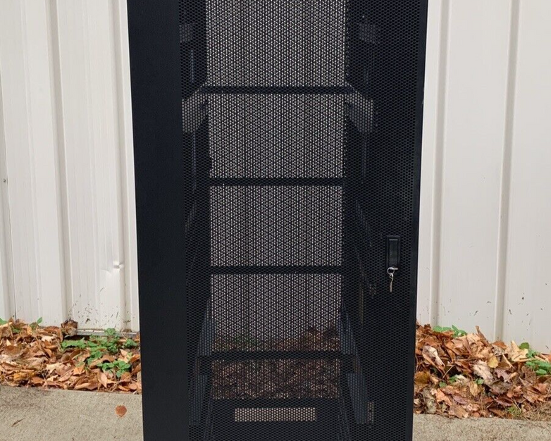 IBM NetBAY 9308 42U Enterprise Server Cabinet Rack 42S w/ Keys and Side Panels